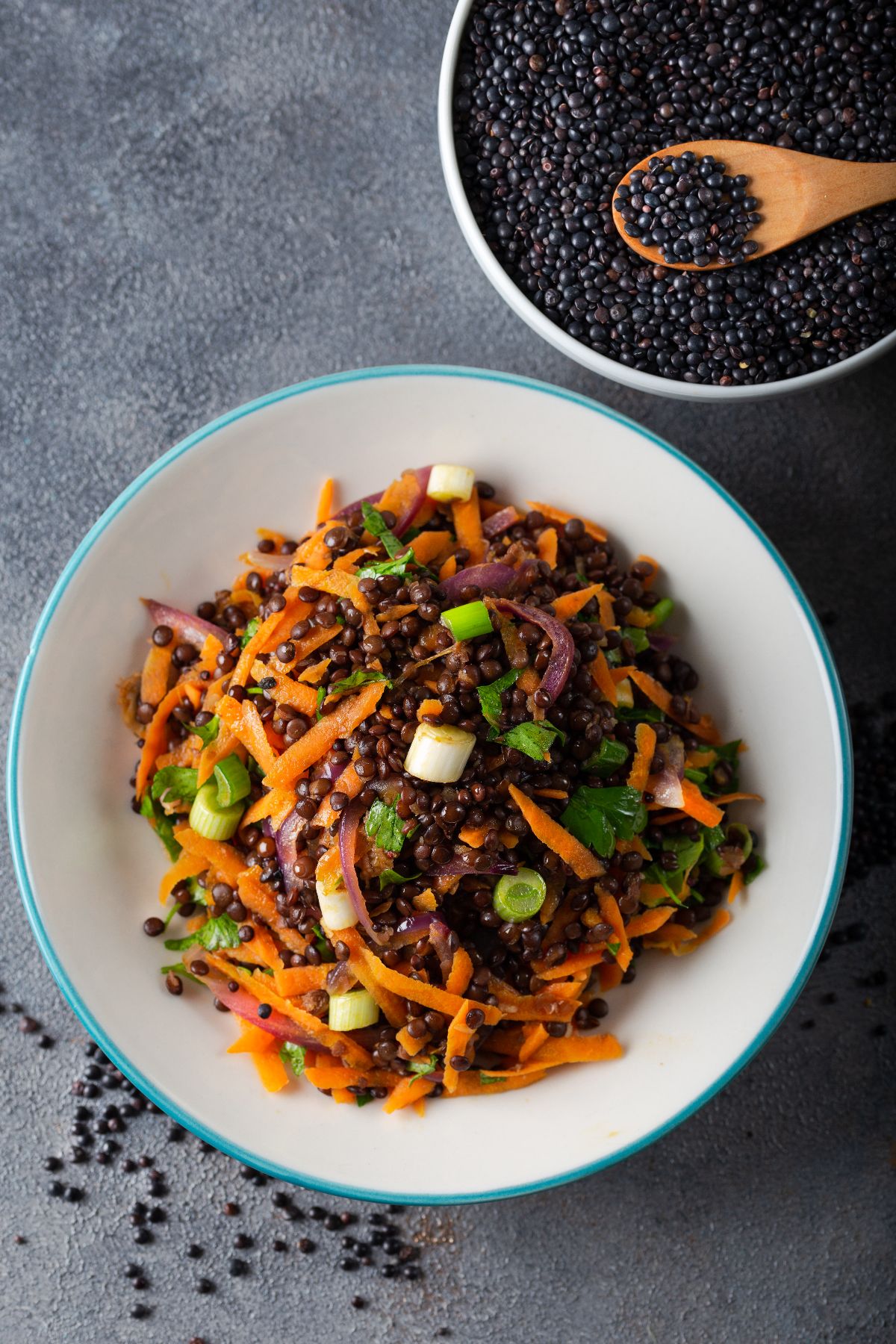 Fresh salad with orange lentils and prunes - Eisberg