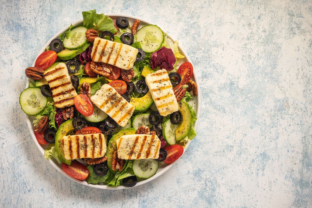 Halloumi cheese with cucumber sauce - Eisberg