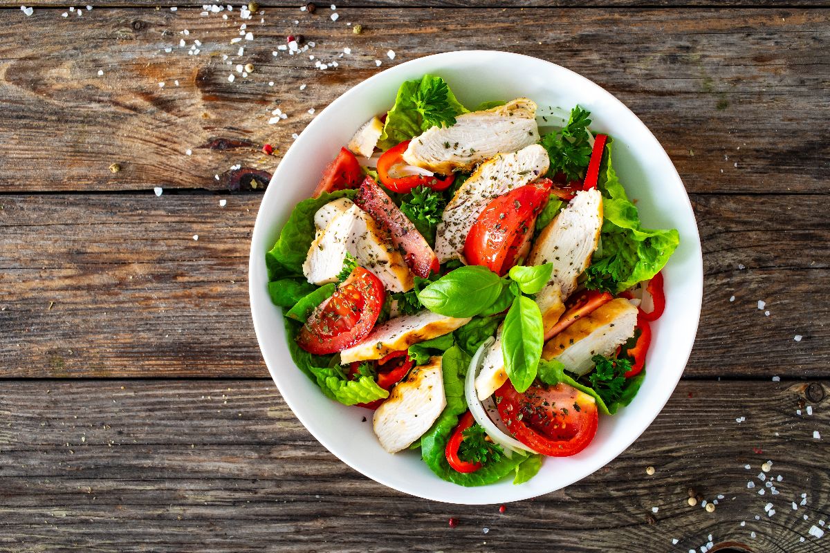 Peri-peri chicken with salad - Eisberg